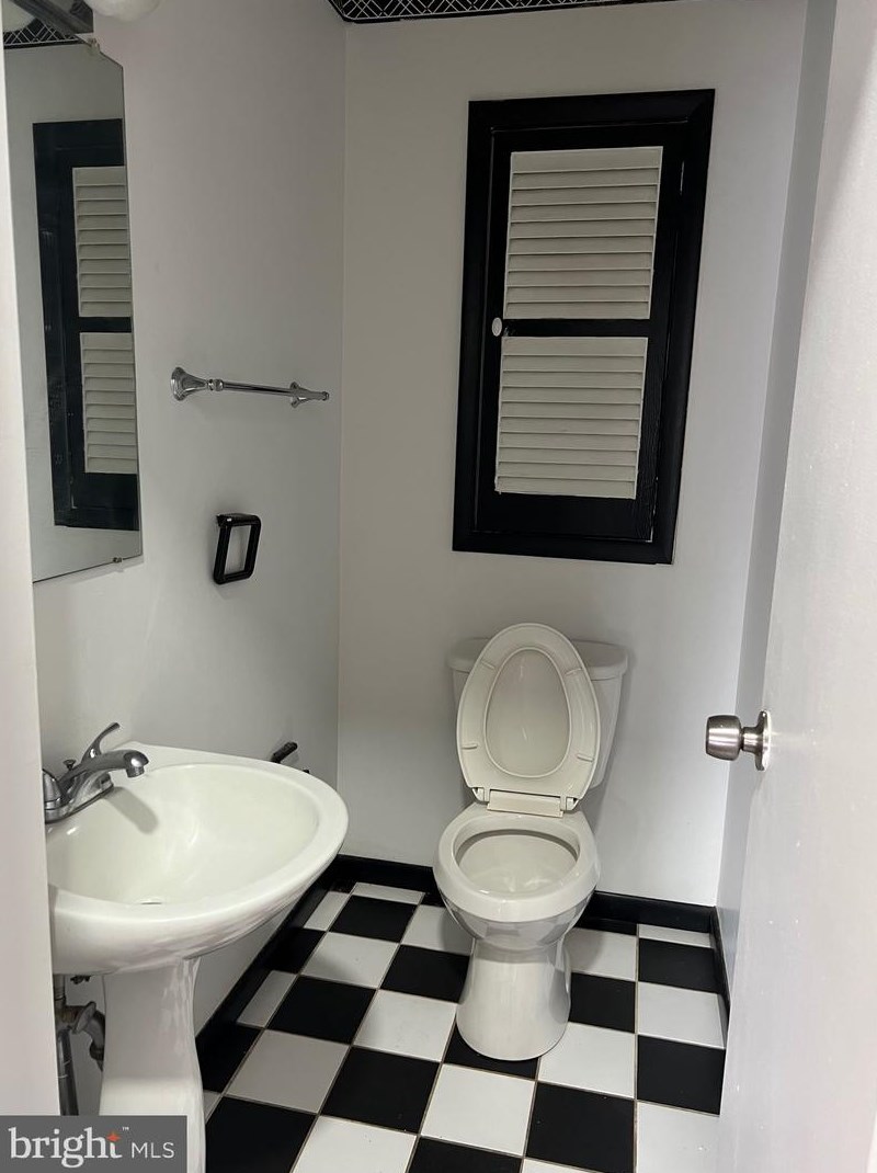 9946 Wingtip Rd, Philadelphia PA 19115-1708 exterior