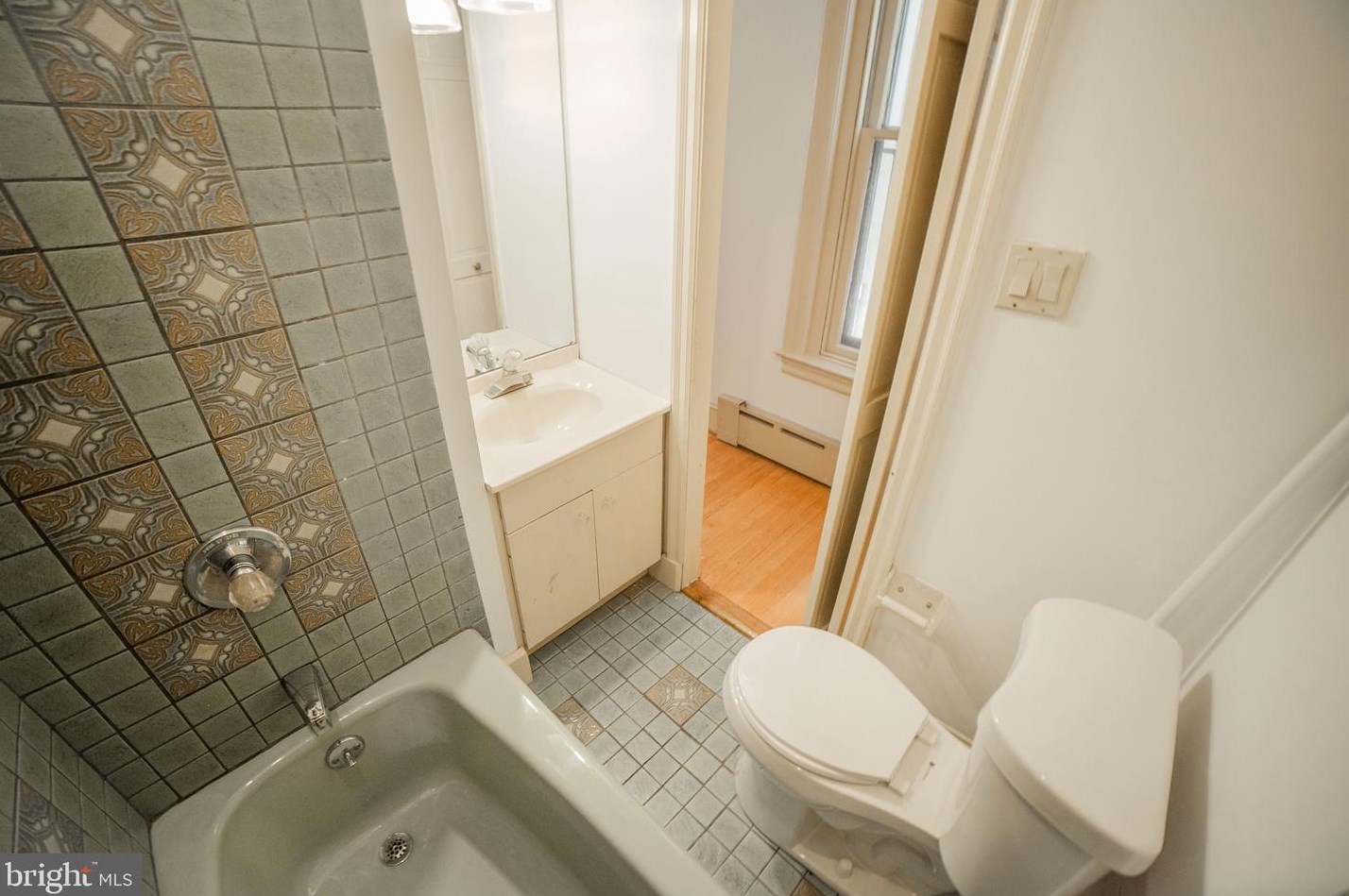 2408 Spruce St, Philadelphia PA  19103-6450 exterior