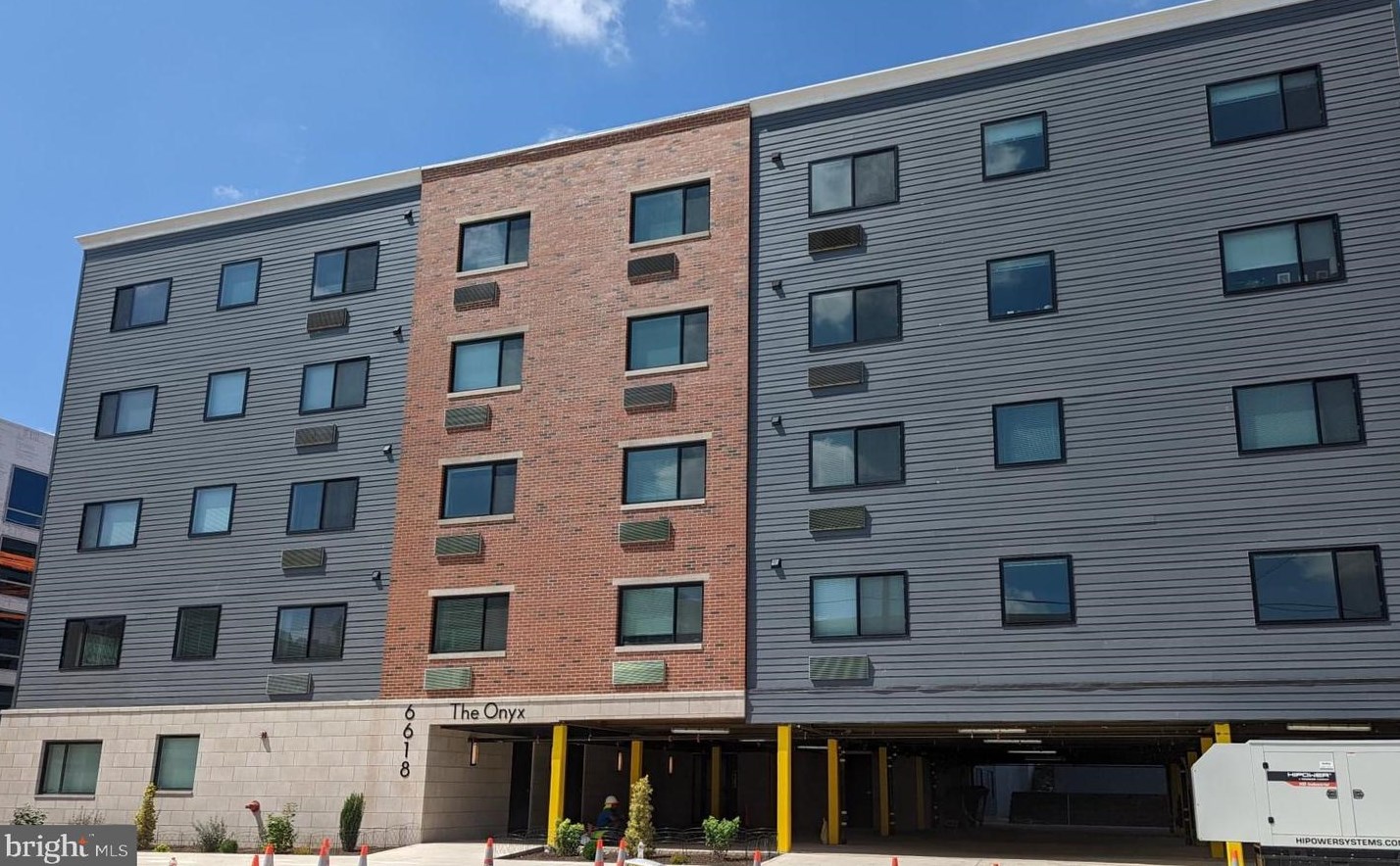 6618 Ridge Ave, Philadelphia PA  19128-2429 exterior