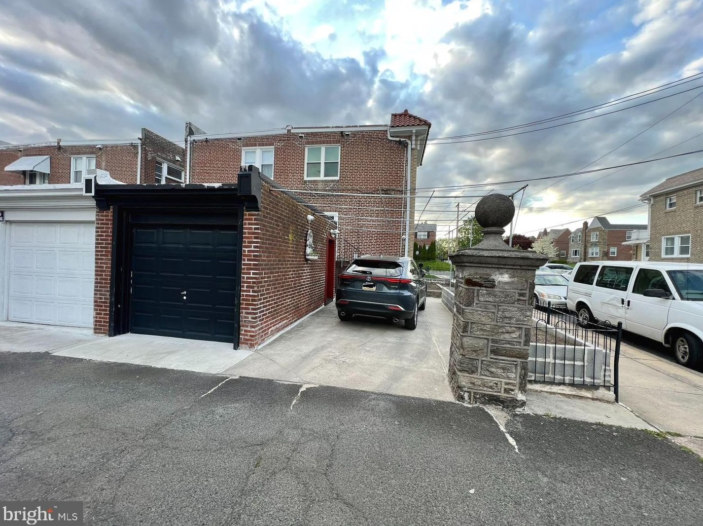 7323 Sackett St, Philadelphia PA 19152-4511 exterior