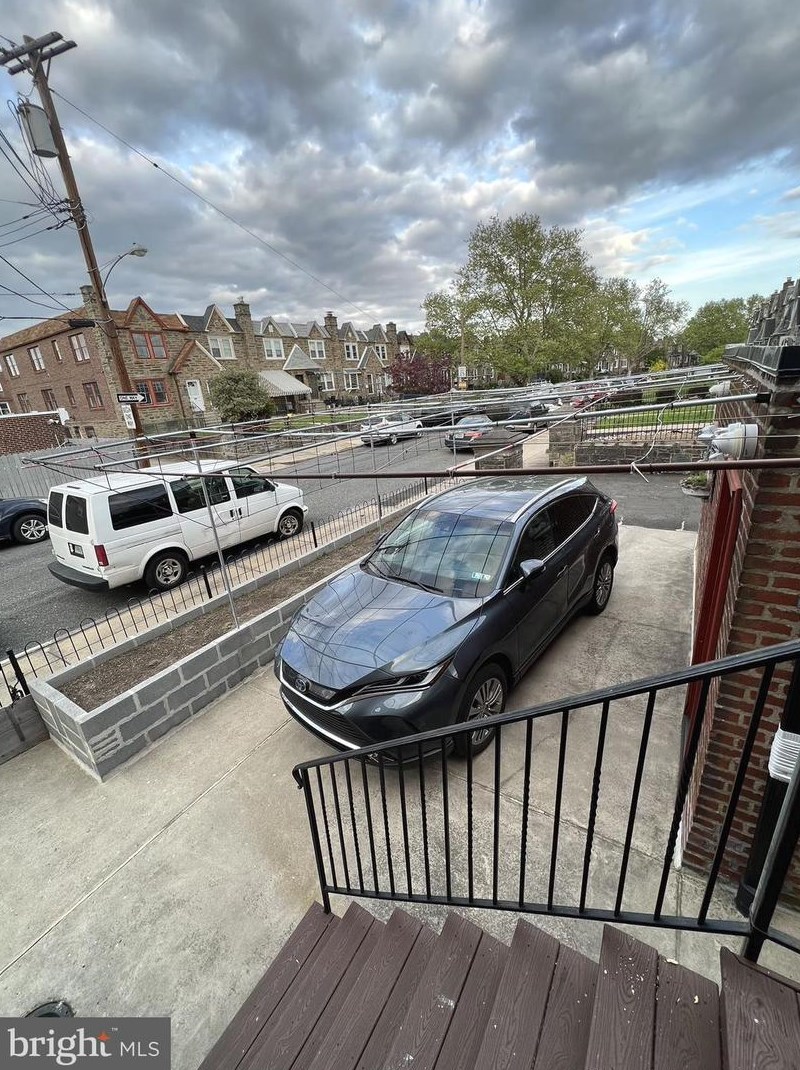 7323 Sackett St, Philadelphia PA 19152-4511 exterior