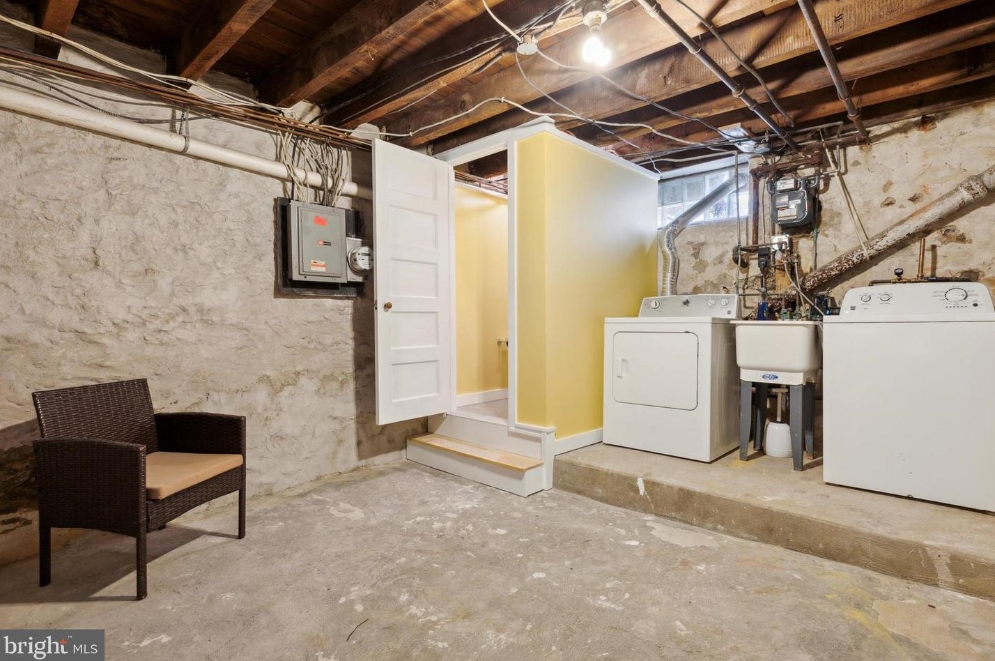 311 Carson St, Philadelphia PA 19127-1305 exterior