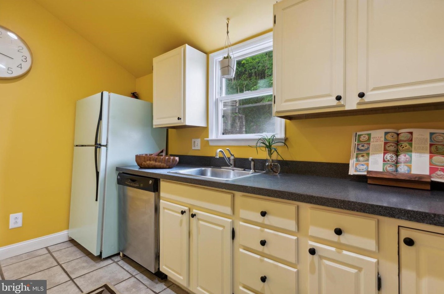 311 Carson St, Philadelphia PA 19127-1305 exterior