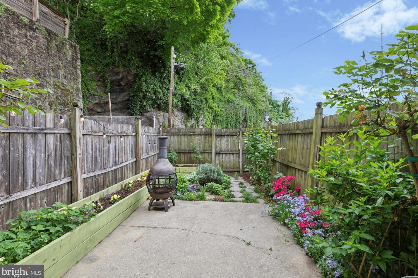 311 Carson St, Philadelphia PA 19127-1305 exterior