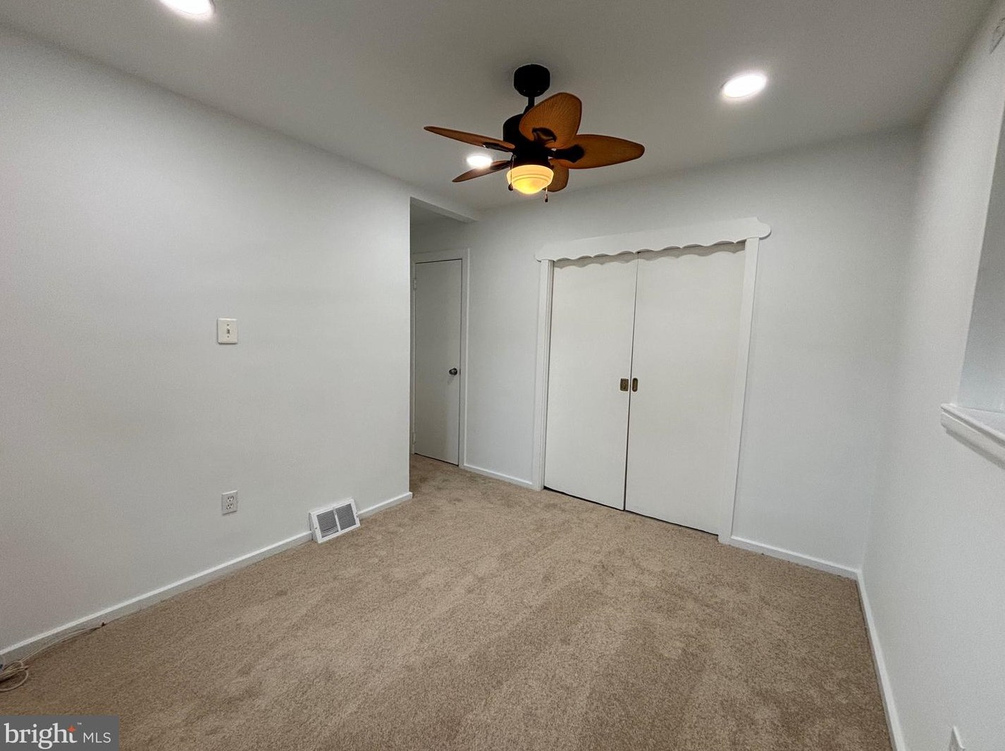 15141 Wayside Rd, Philadelphia PA 19116-1403 exterior