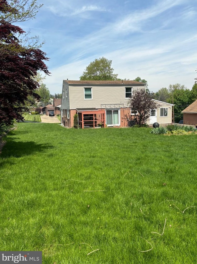 15141 Wayside Rd, Philadelphia PA 19116-1403 exterior