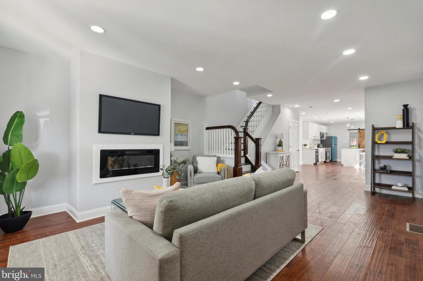 5941 Washington Ave, Philadelphia PA 19147-4825 exterior