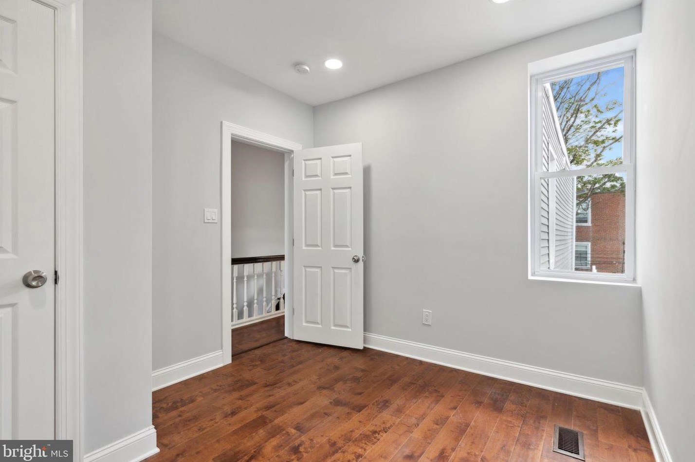 5941 Washington Ave, Philadelphia PA 19147-4825 exterior