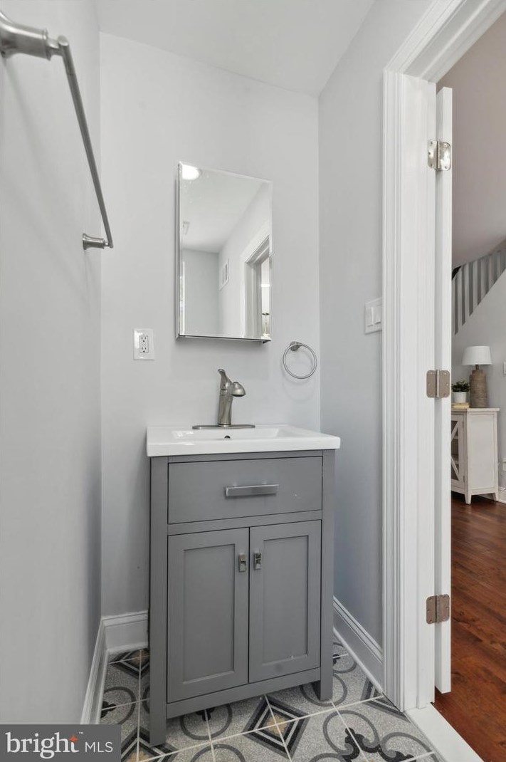 5941 Washington Ave, Philadelphia PA 19147-4825 exterior