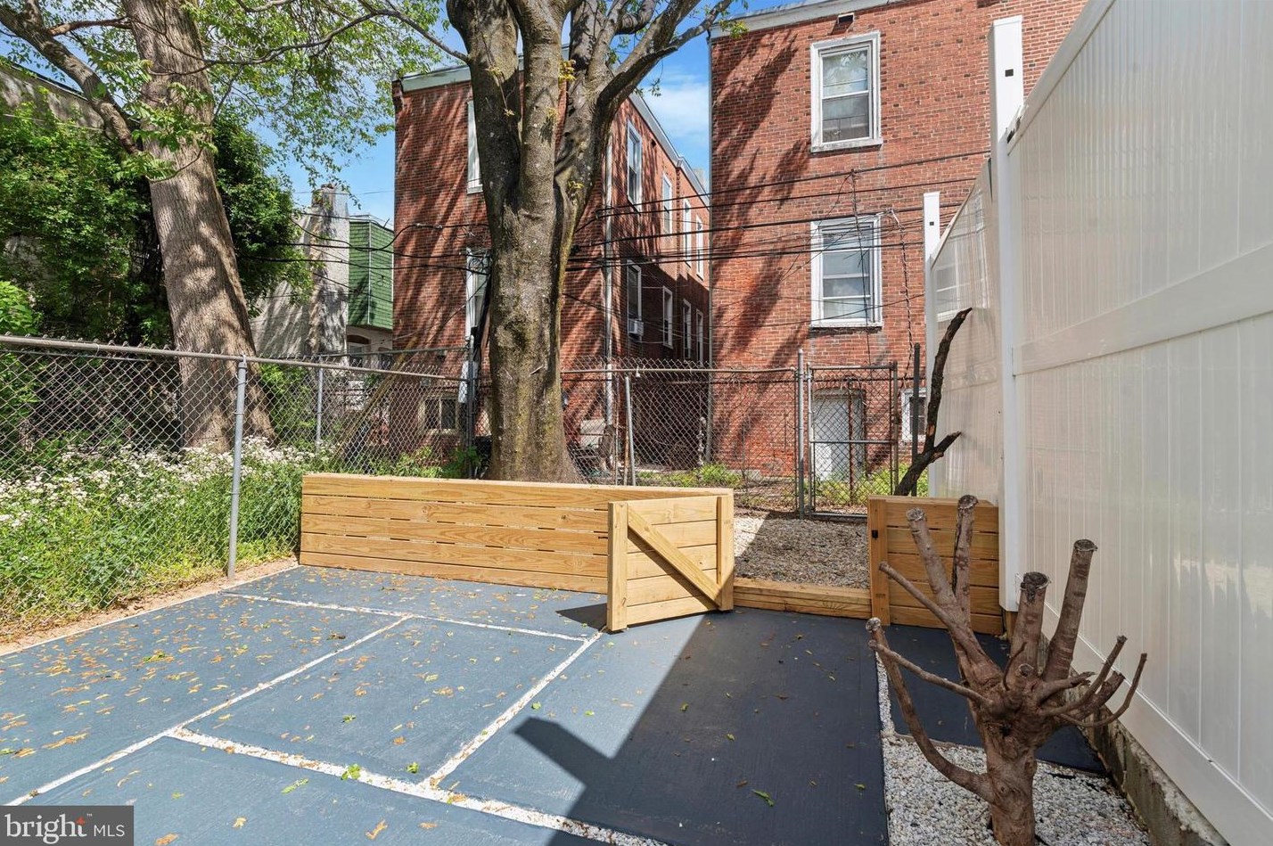 5941 Washington Ave, Philadelphia PA 19147-4825 exterior