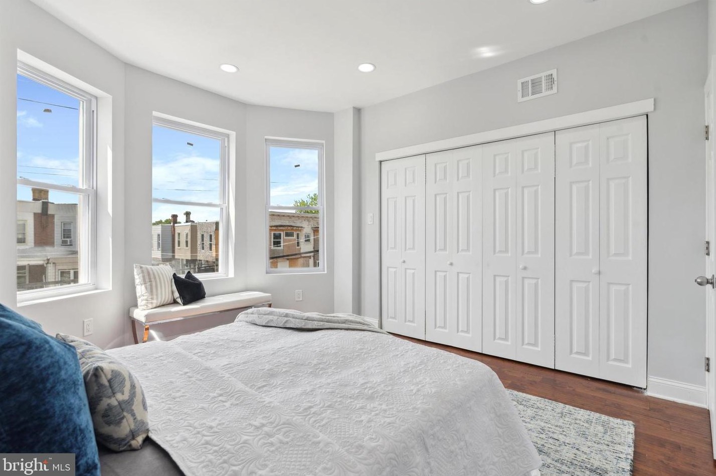 5941 Washington Ave, Philadelphia PA 19147-4825 exterior