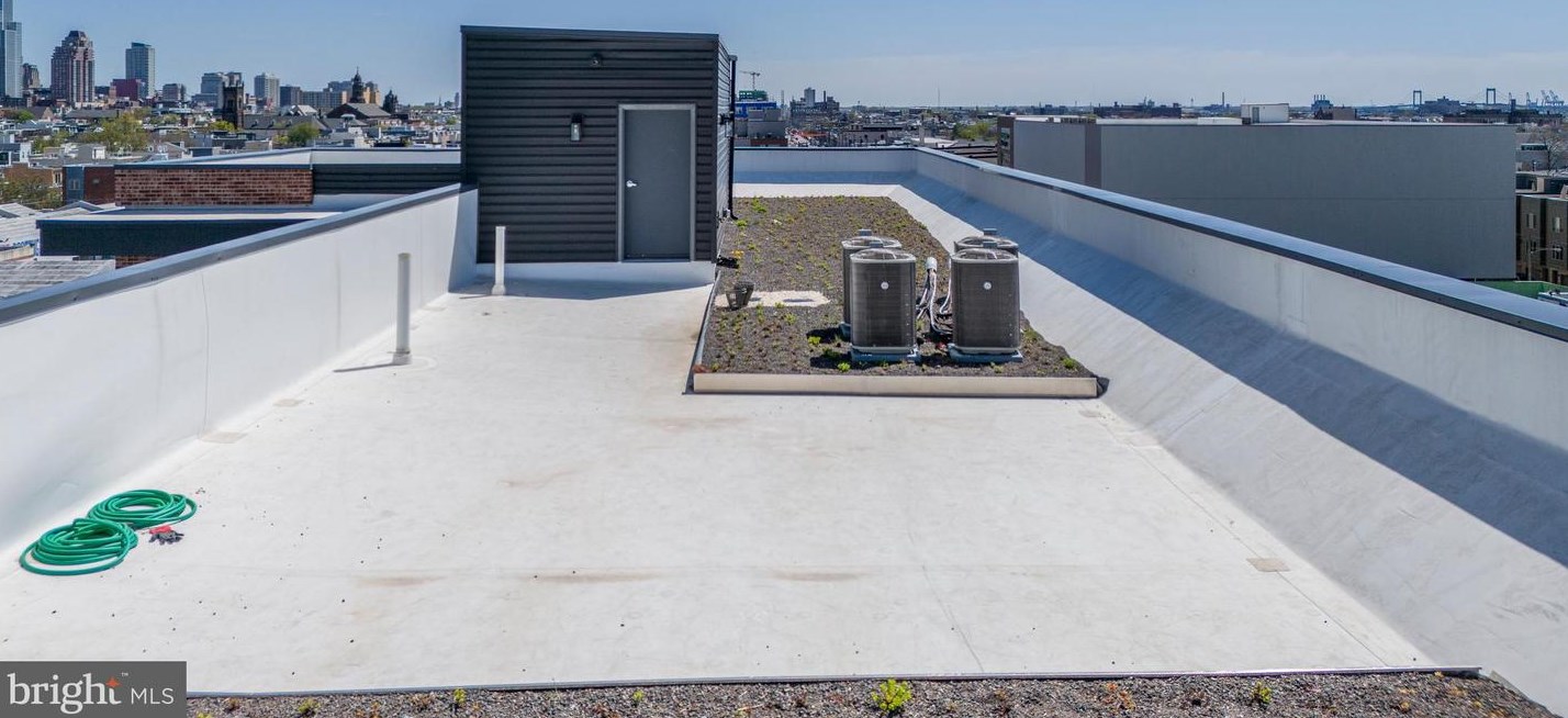 2401 Washington Ave, Philadelphia PA 19146-2437 exterior