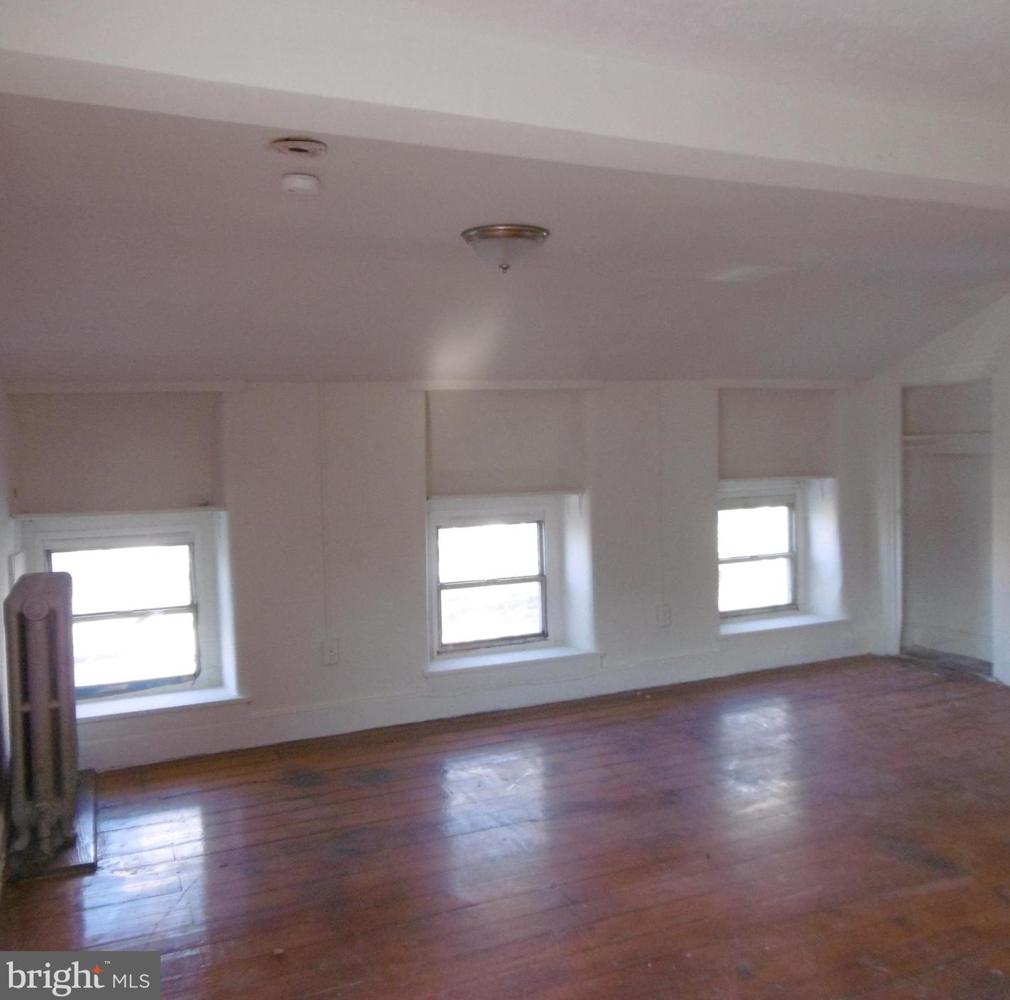 6611 Ridge Ave, Philadelphia PA  19128-2428 exterior