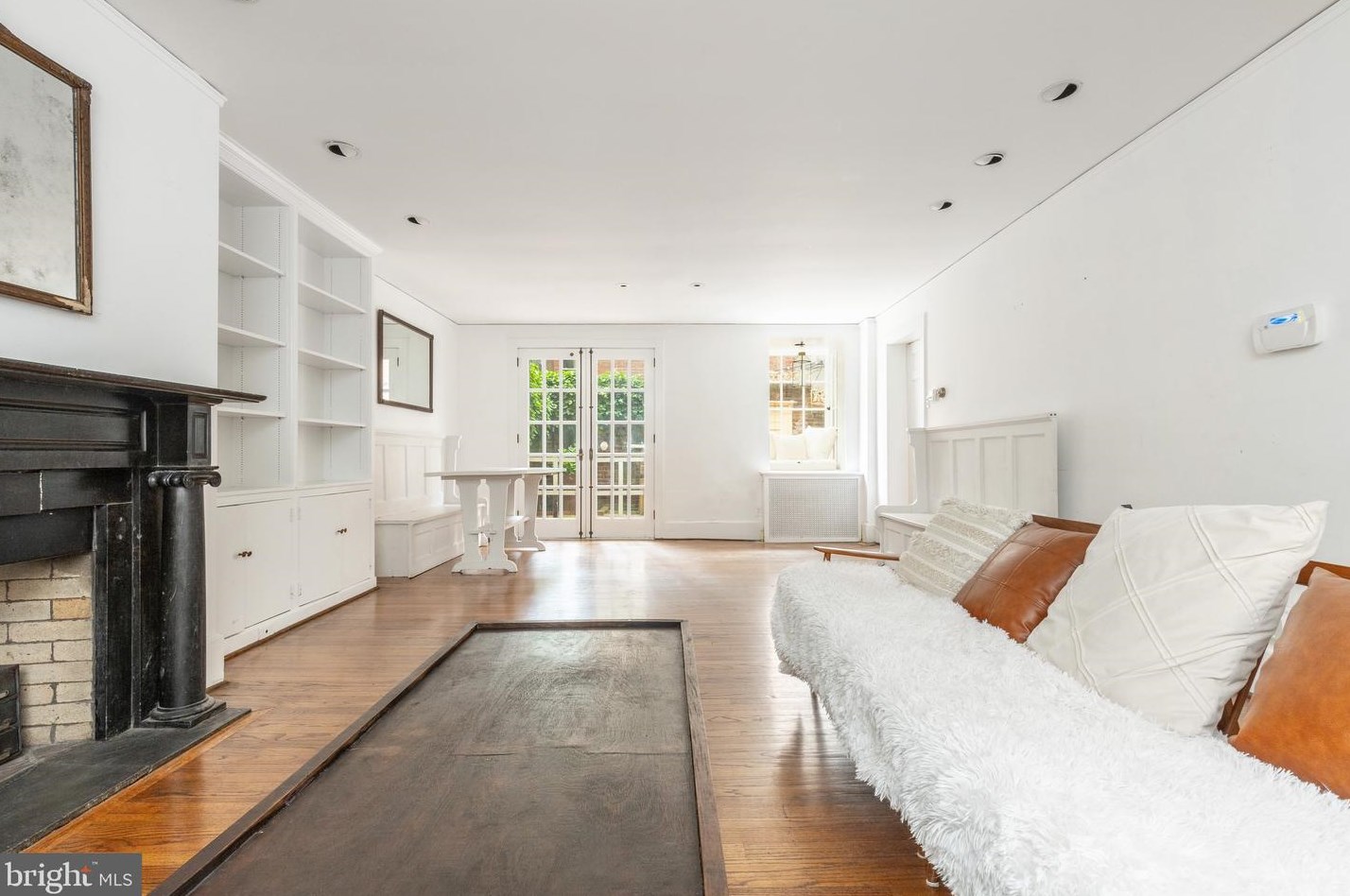 1914 Panama St, Philadelphia PA 19103-6610 exterior