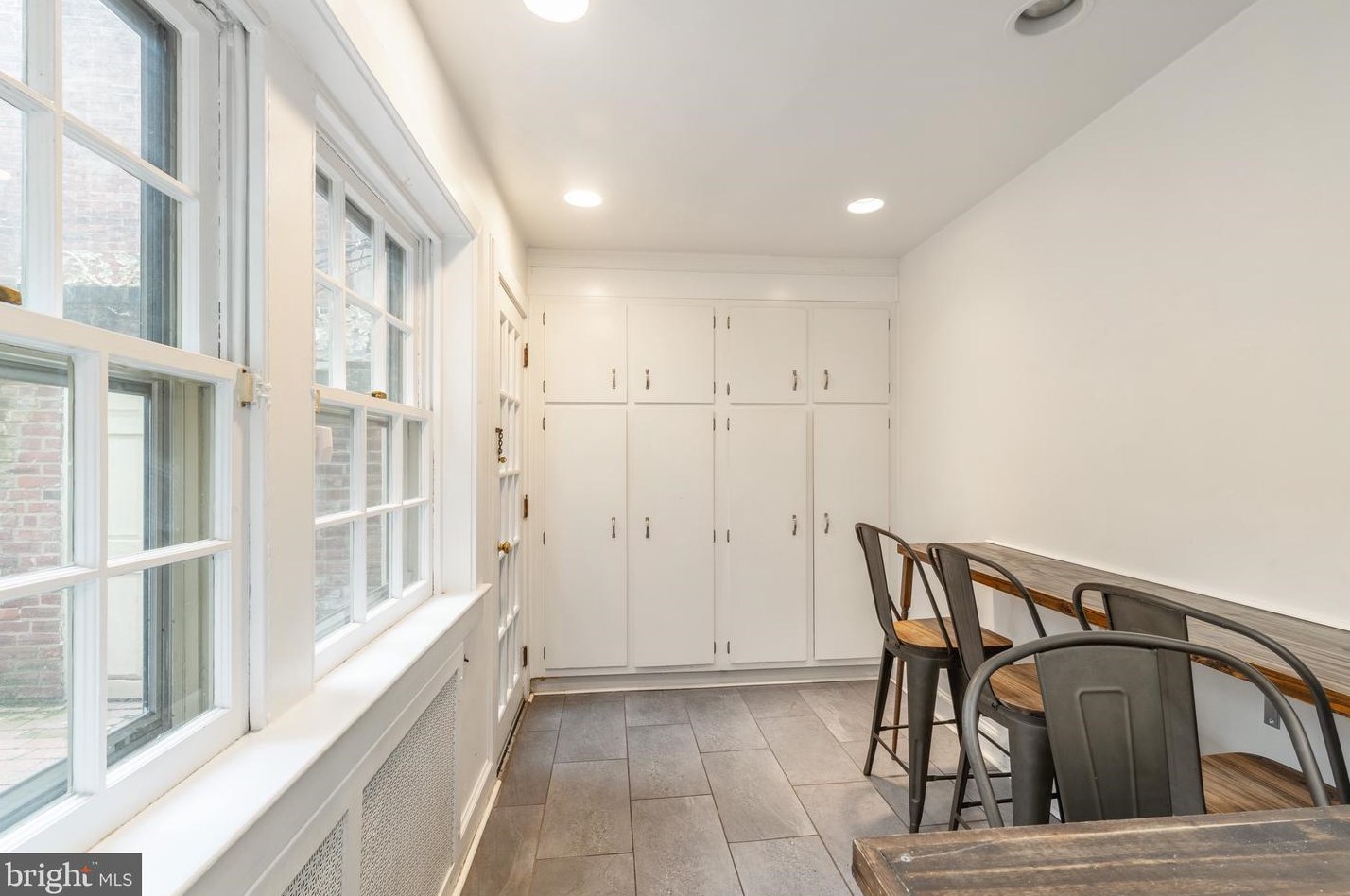 1914 Panama St, Philadelphia PA 19103-6610 exterior