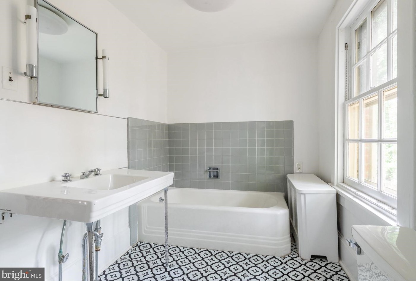 1914 Panama St, Philadelphia PA 19103-6610 exterior