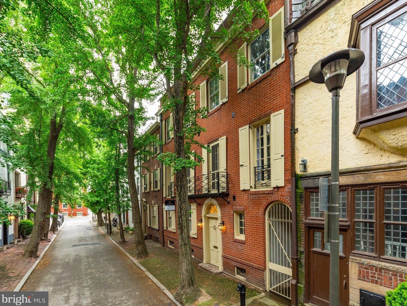 1914 Panama St, Philadelphia PA 19103-6610 exterior