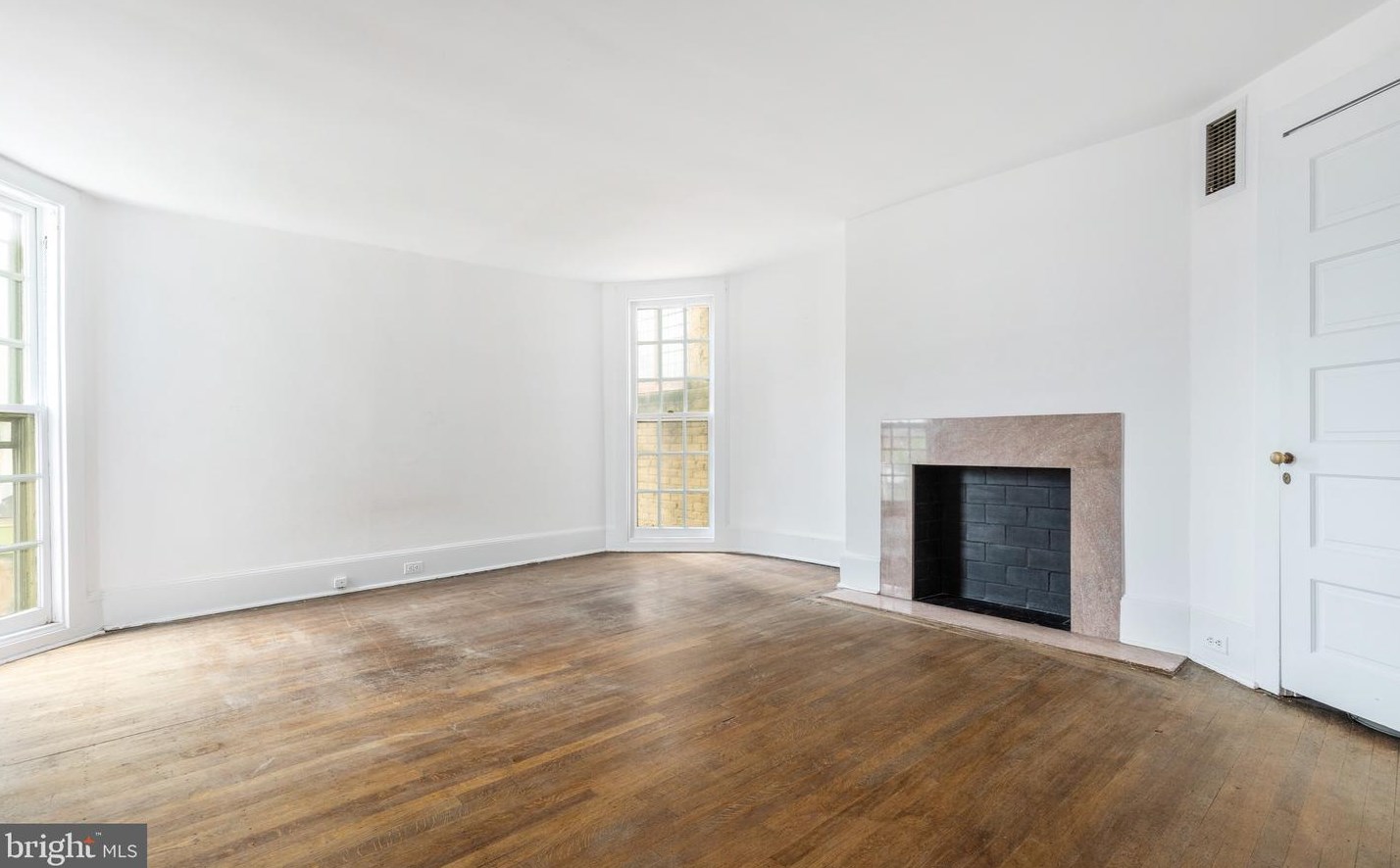 1914 Panama St, Philadelphia PA 19103-6610 exterior