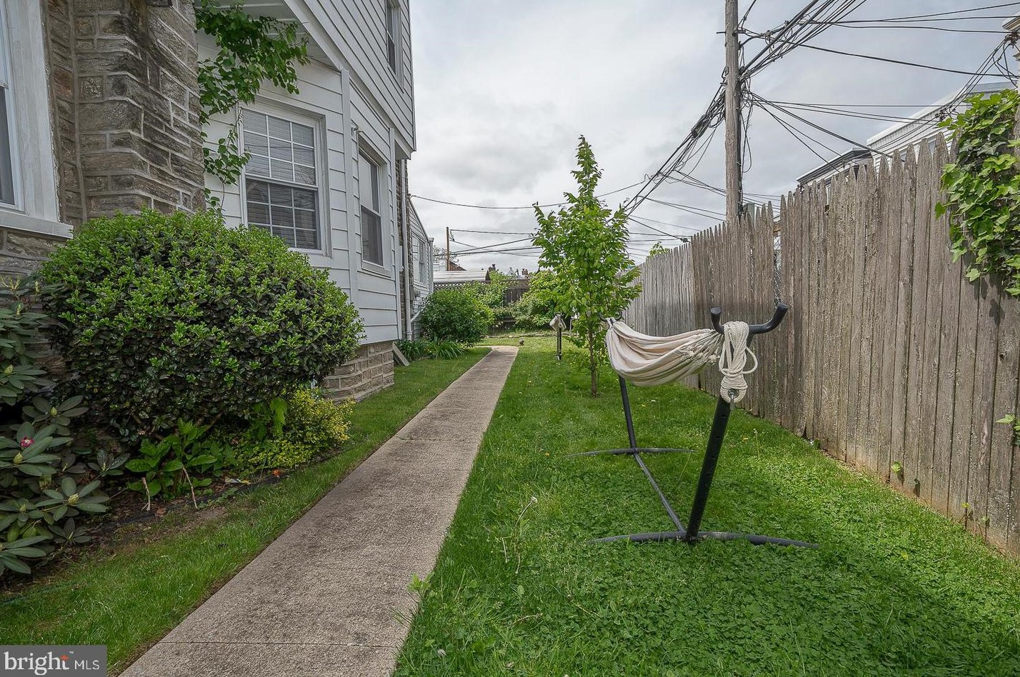 13 Mount Pleasant Ave, Philadelphia PA  19119-2410 exterior