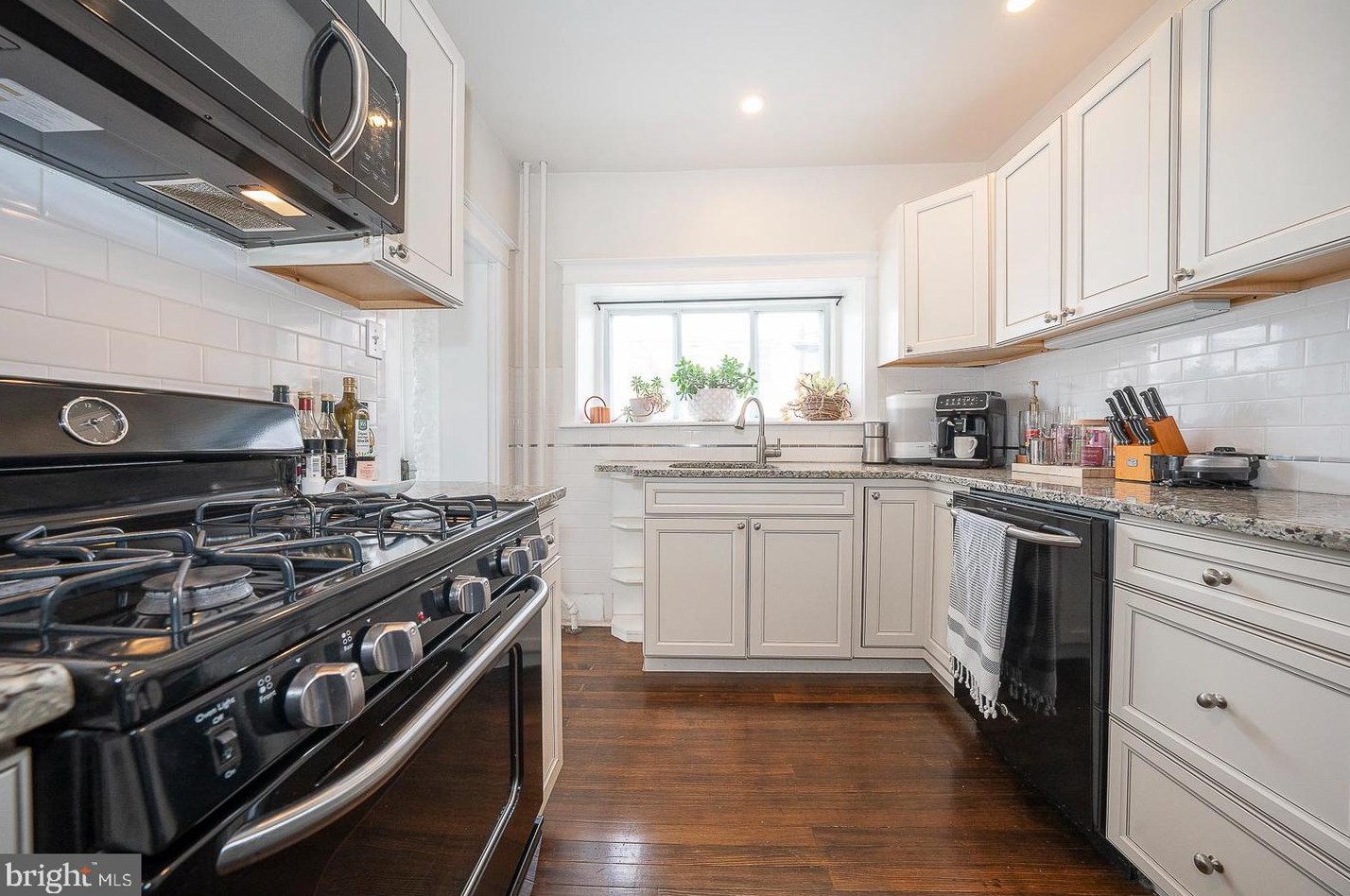 13 Mount Pleasant Ave, Philadelphia PA  19119-2410 exterior