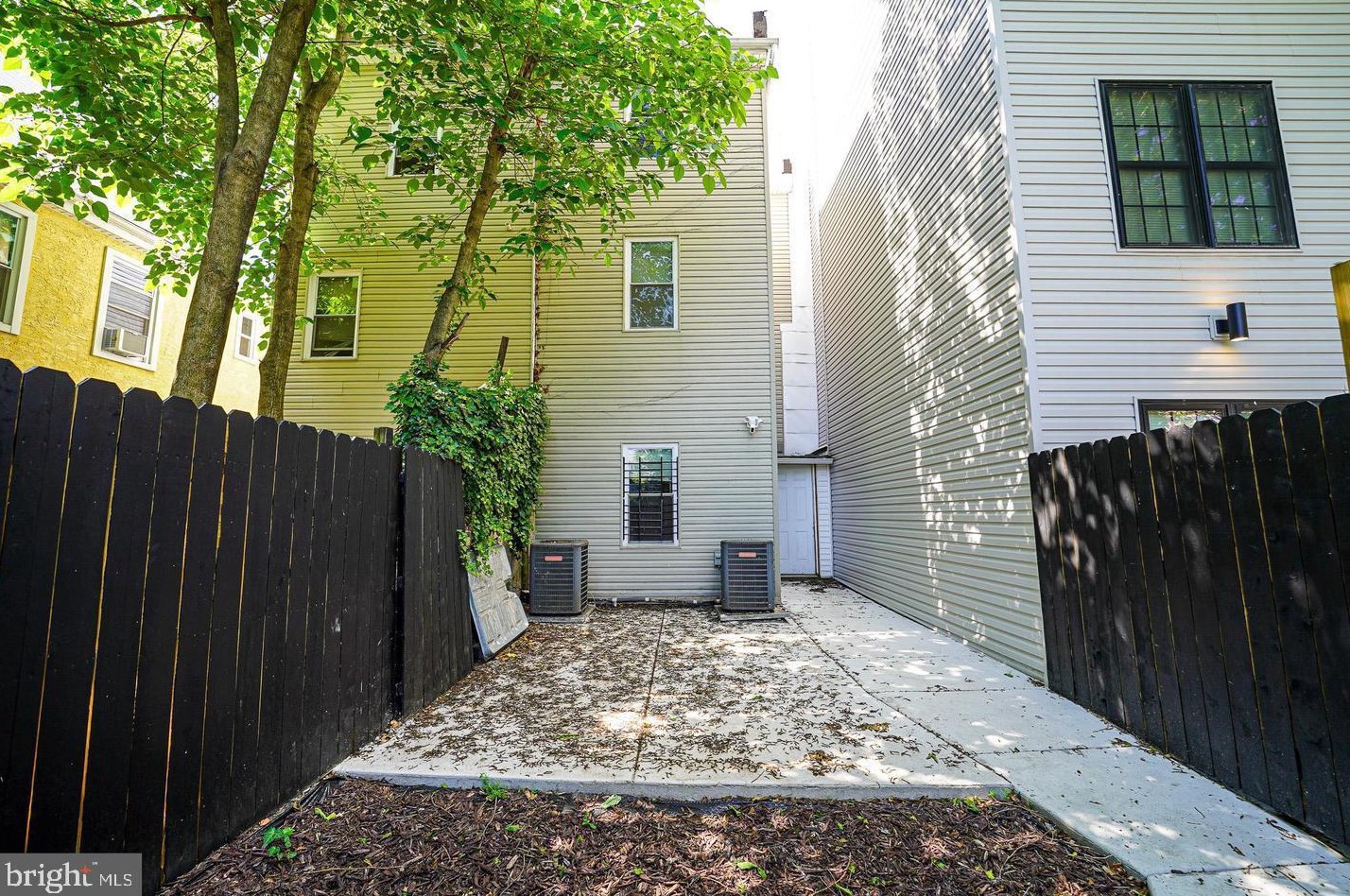 1537 Stiles St, Philadelphia PA  19121-5111 exterior