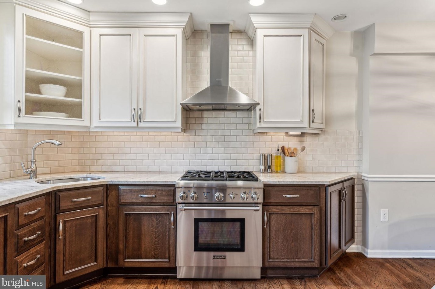 1827 Pemberton St, Philadelphia PA  19146-1823 exterior