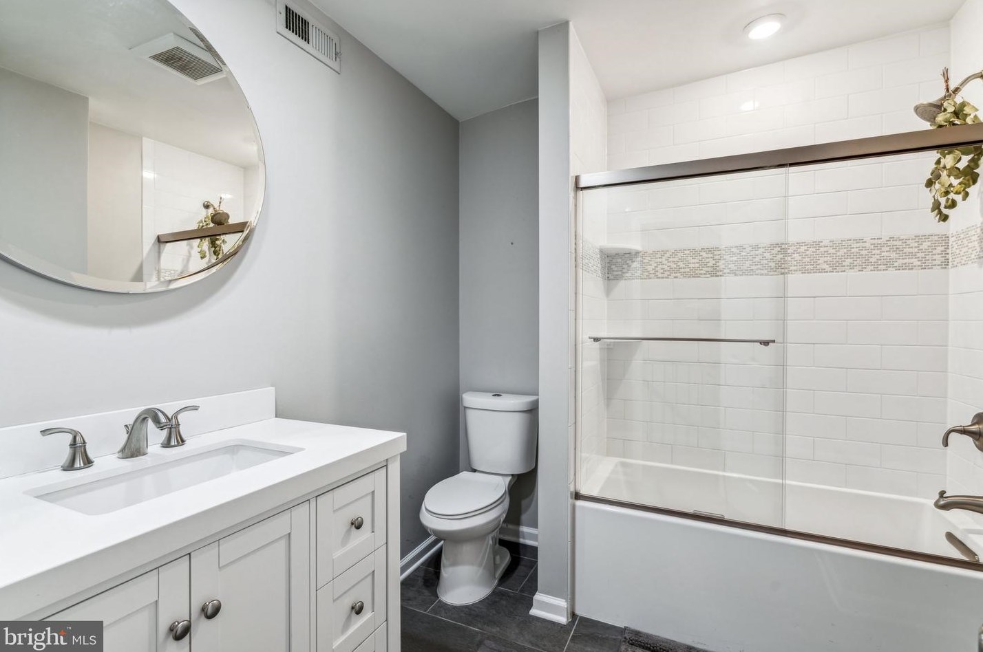 1827 Pemberton St, Philadelphia PA  19146-1823 exterior