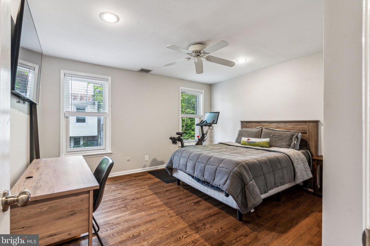 1827 Pemberton St, Philadelphia PA  19146-1823 exterior