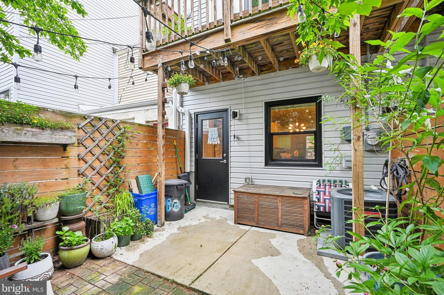 3010 Cabot St, Philadelphia PA 19121-4407 exterior