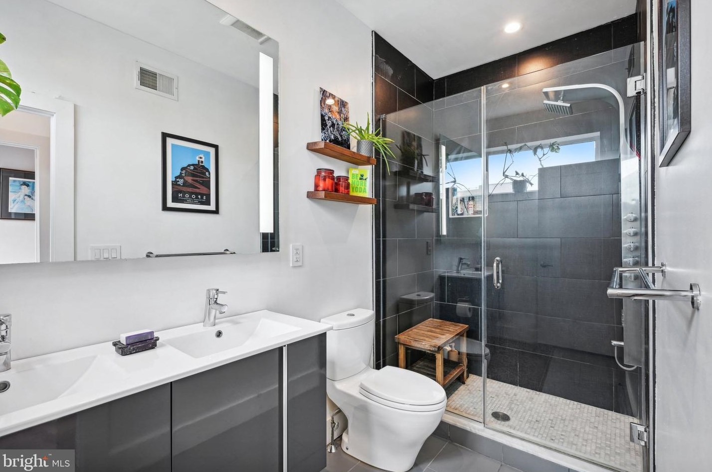 3010 Cabot St, Philadelphia PA 19121-4407 exterior