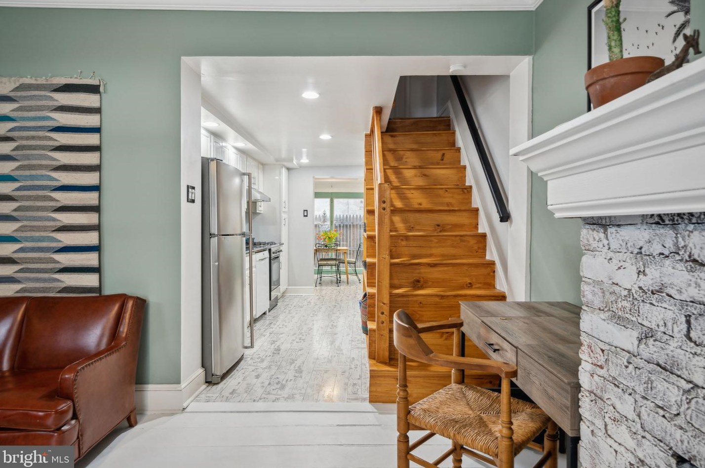 241 Montrose St, Philadelphia PA  19147-4226 exterior