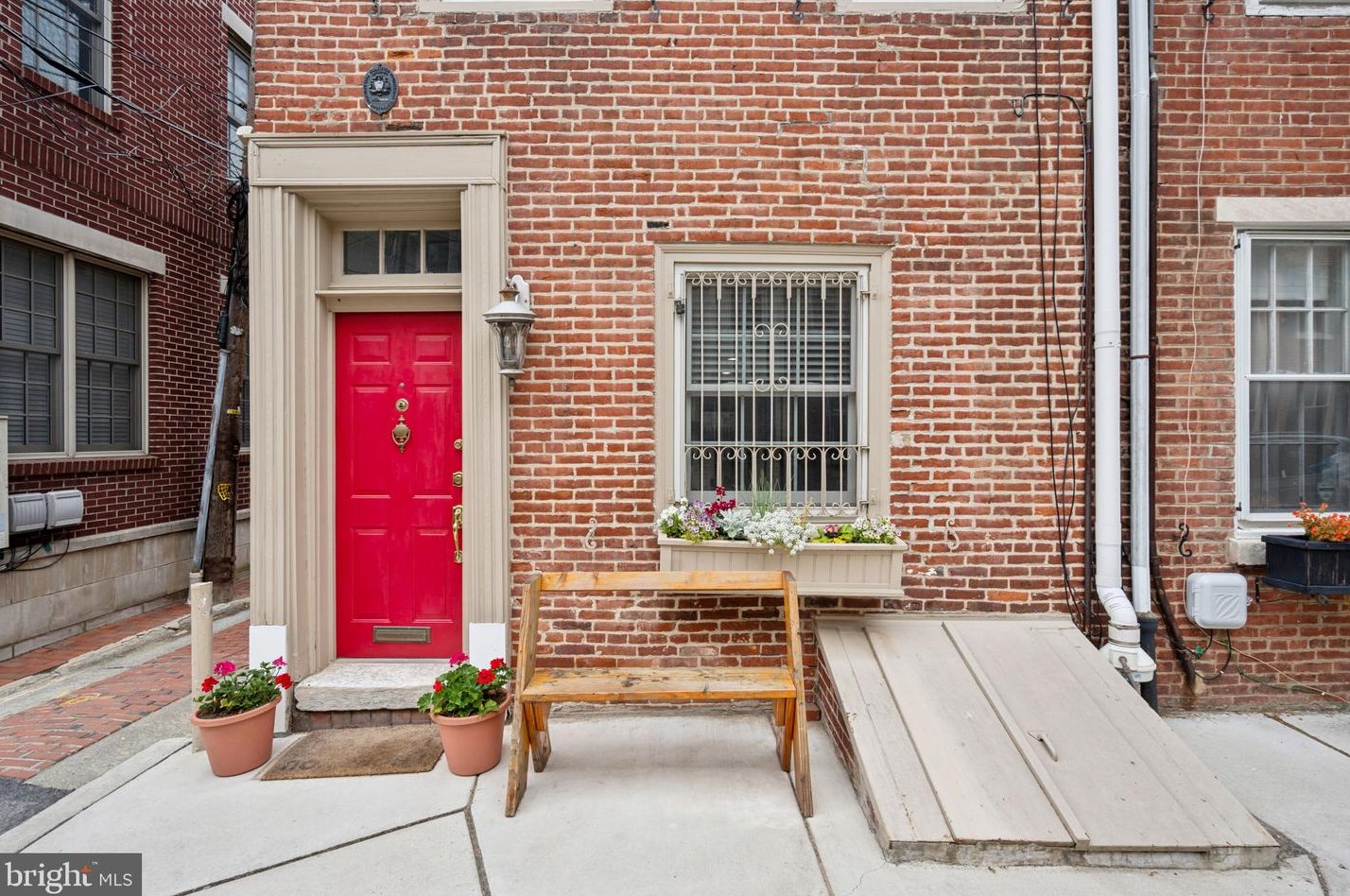 241 Montrose St, Philadelphia PA  19147-4226 exterior