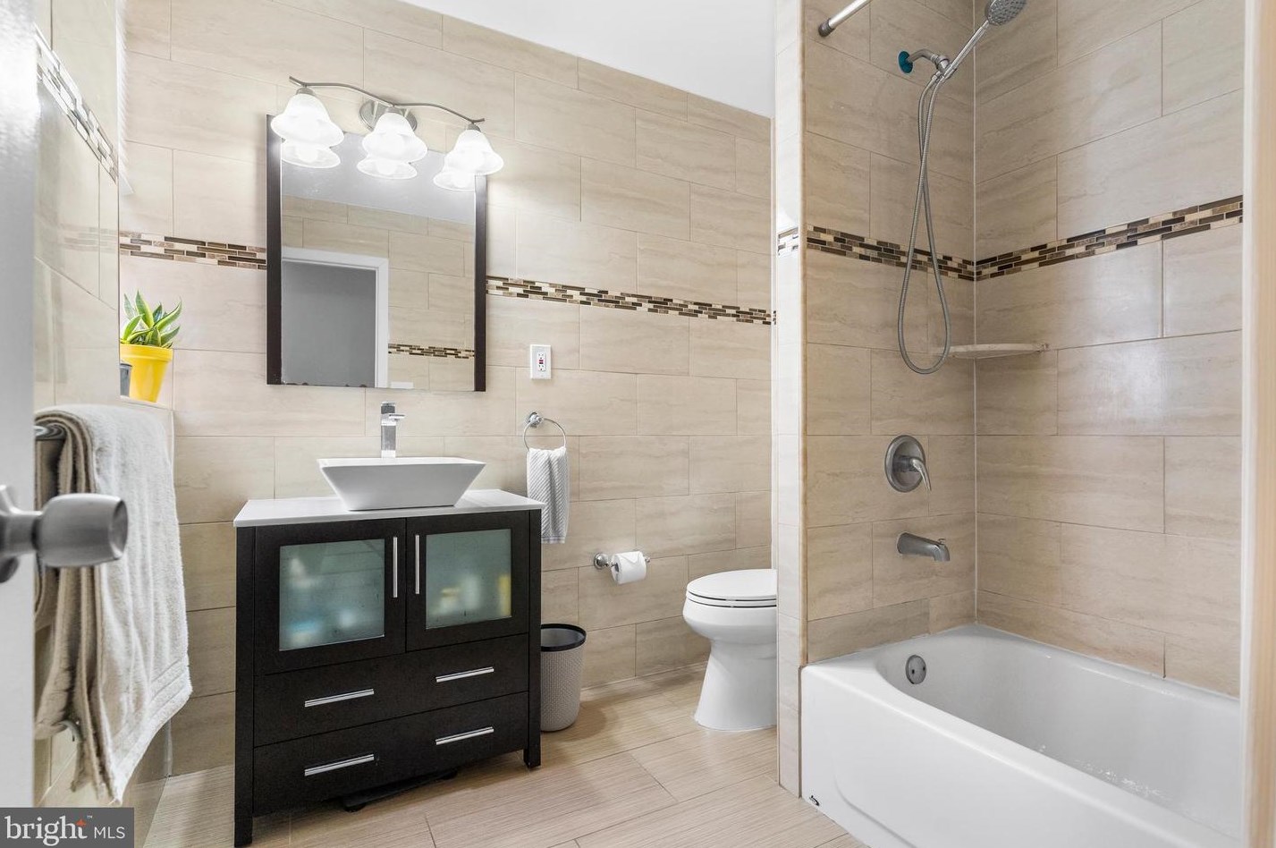 631 Bambrey St, Philadelphia PA 19130-1304 exterior