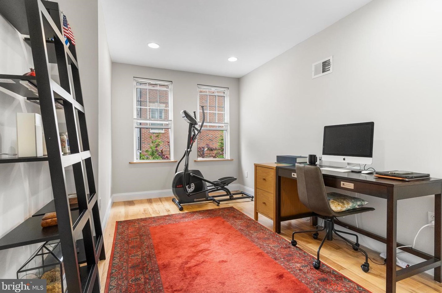 631 Bambrey St, Philadelphia PA 19130-1304 exterior