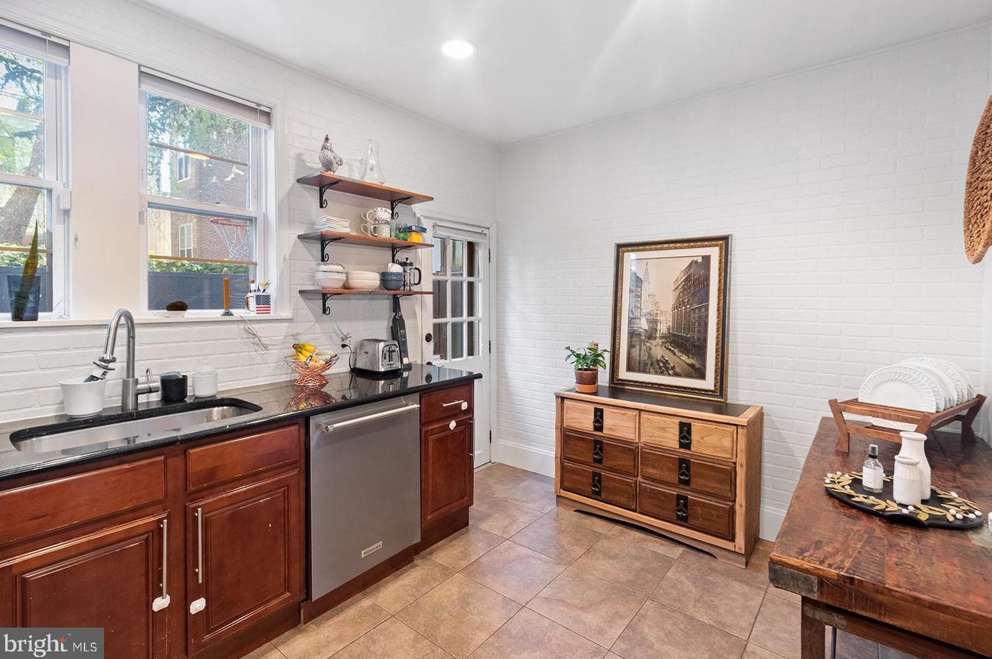 213 Montrose St, Philadelphia PA  19147-4226 exterior