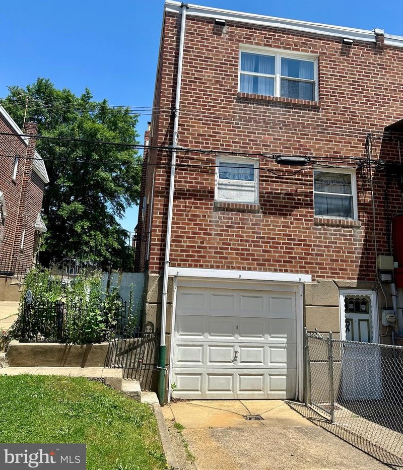 2930 Teesdale St, Philadelphia PA  19152-4514 exterior