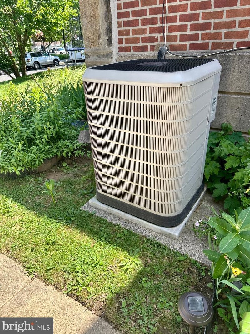 2930 Teesdale St, Philadelphia PA  19152-4514 exterior