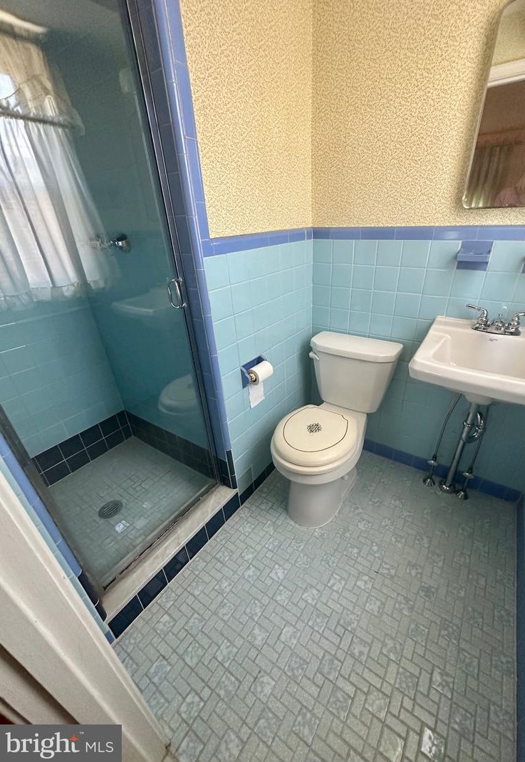 2930 Teesdale St, Philadelphia PA  19152-4514 exterior