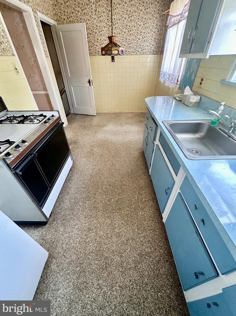 2930 Teesdale St, Philadelphia PA  19152-4514 exterior