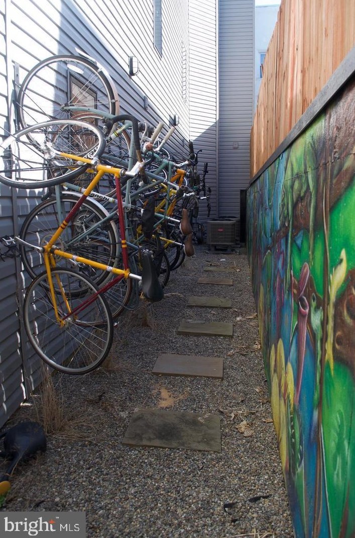 938 New Market St, Philadelphia PA 19123-2306 exterior