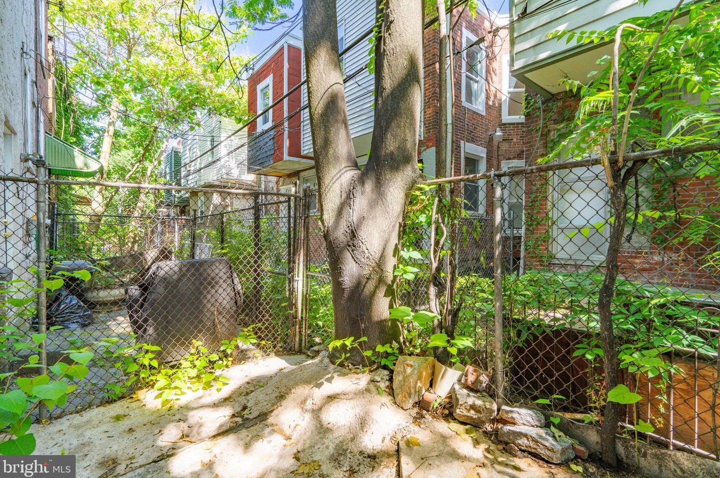 6013 Race St, Philadelphia PA  19139-2332 exterior