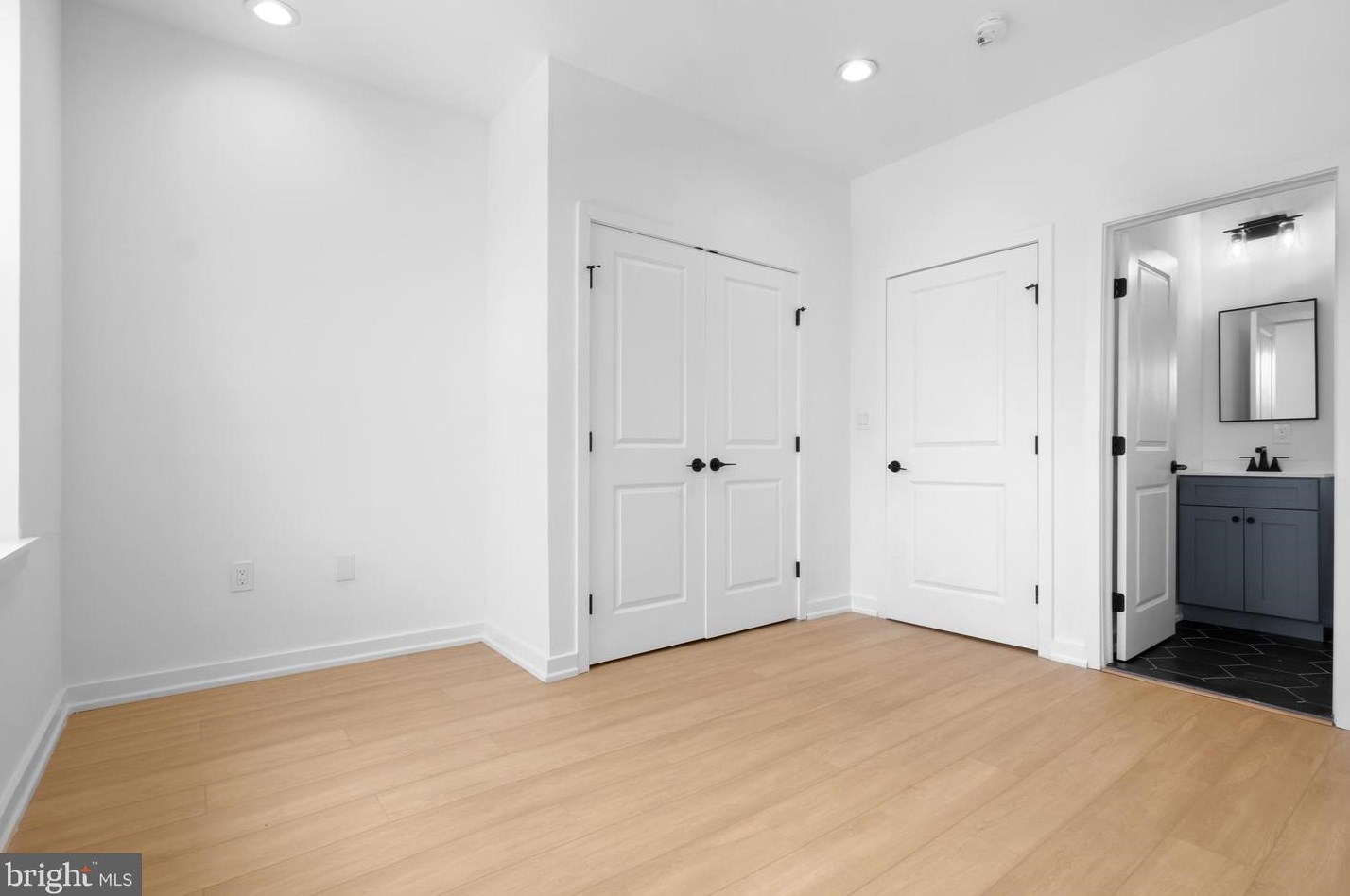 1818 Wharton St, Philadelphia PA  19146-4648 exterior