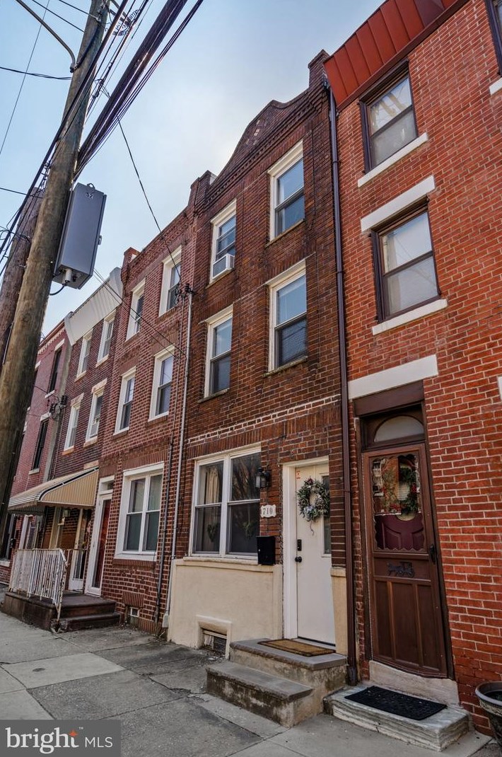 710 Wharton St, Philadelphia PA  19147-5122 exterior
