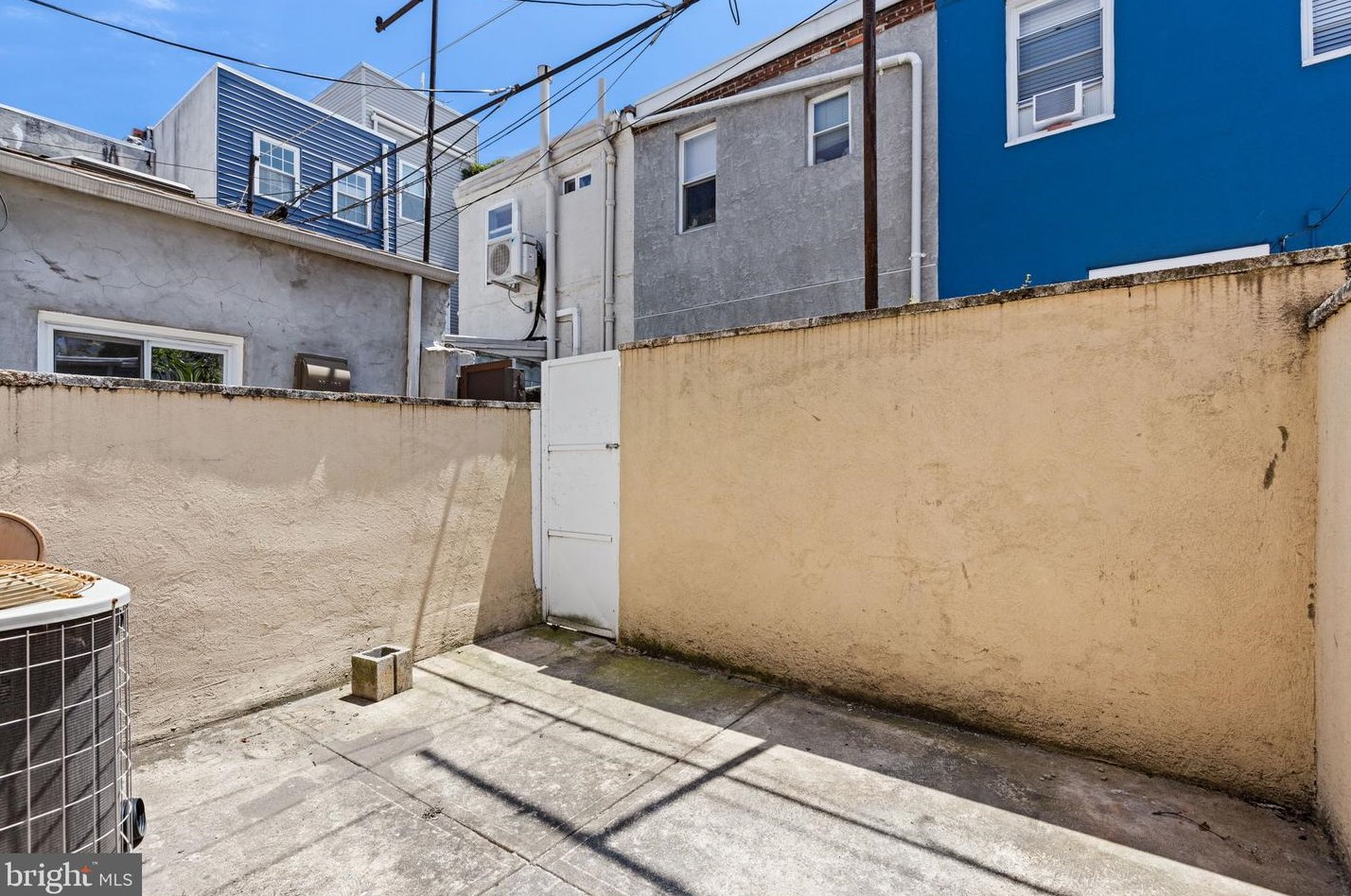 710 Wharton St, Philadelphia PA  19147-5122 exterior