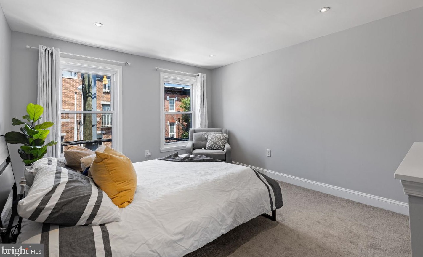 710 Wharton St, Philadelphia PA  19147-5122 exterior