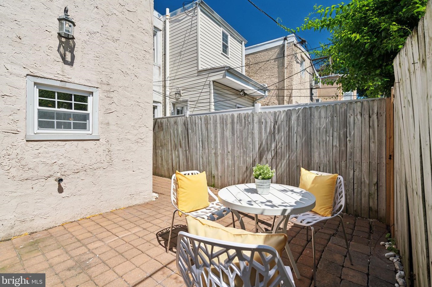 841 Bambrey St, Philadelphia PA 19146-4404 exterior