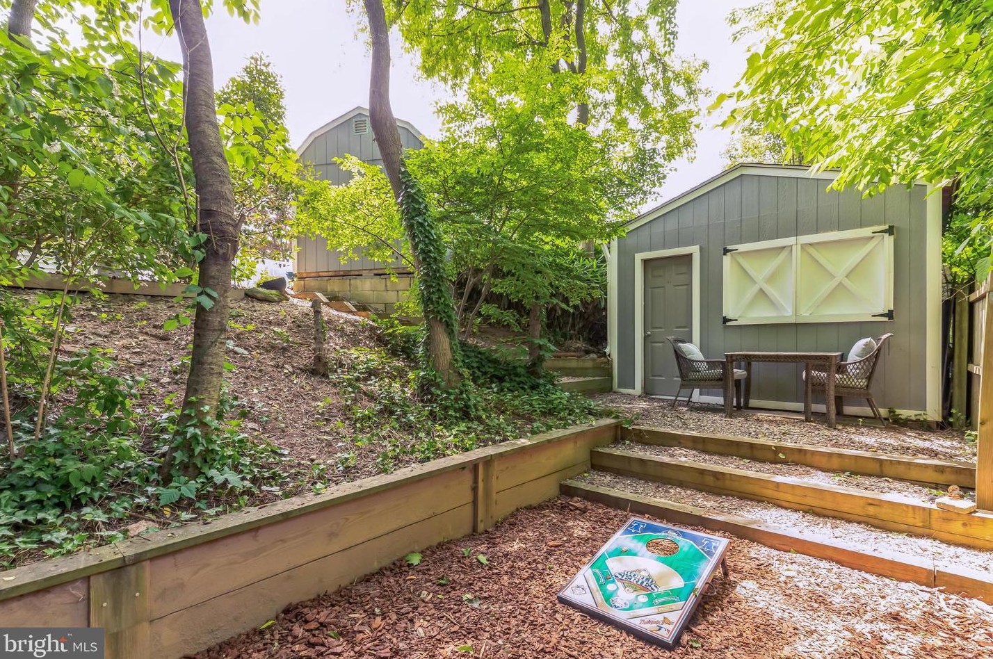 810 Scotia Rd, Philadelphia PA 19128-1231 exterior