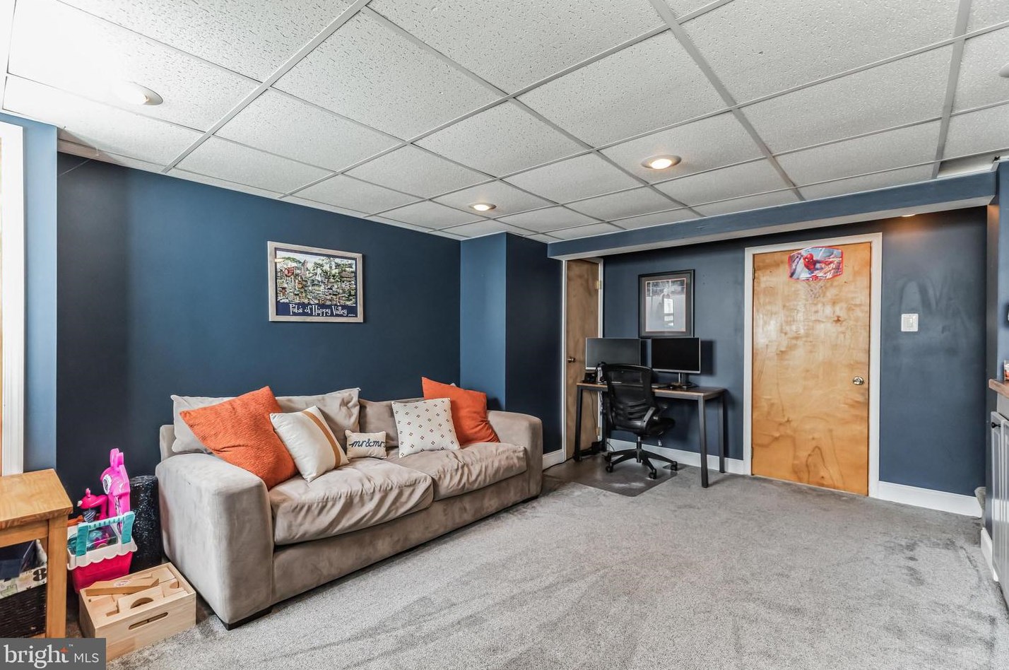 810 Scotia Rd, Philadelphia PA 19128-1231 exterior