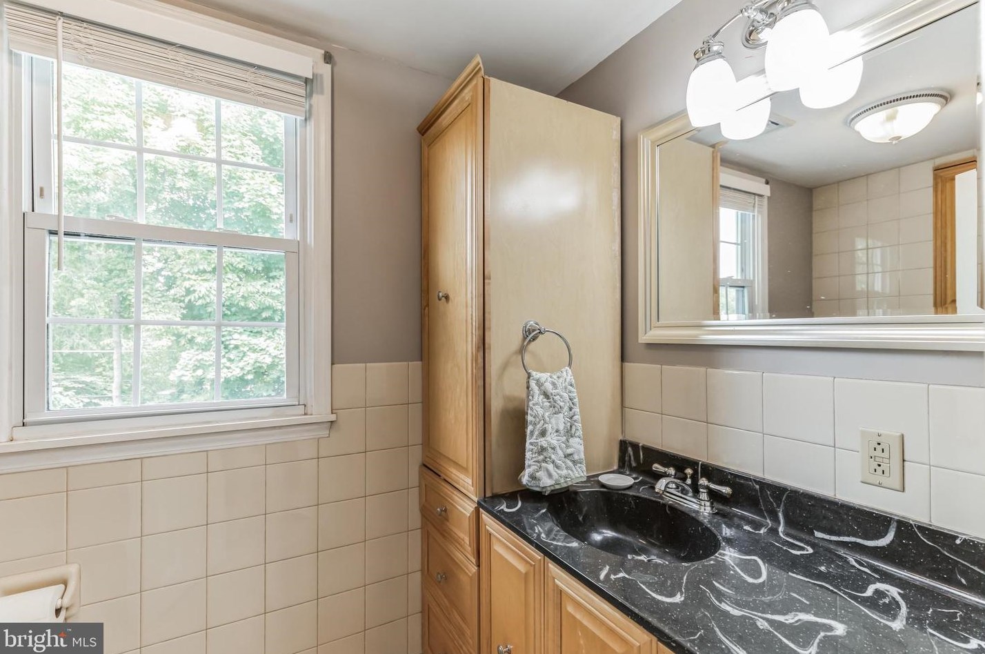 810 Scotia Rd, Philadelphia PA 19128-1231 exterior