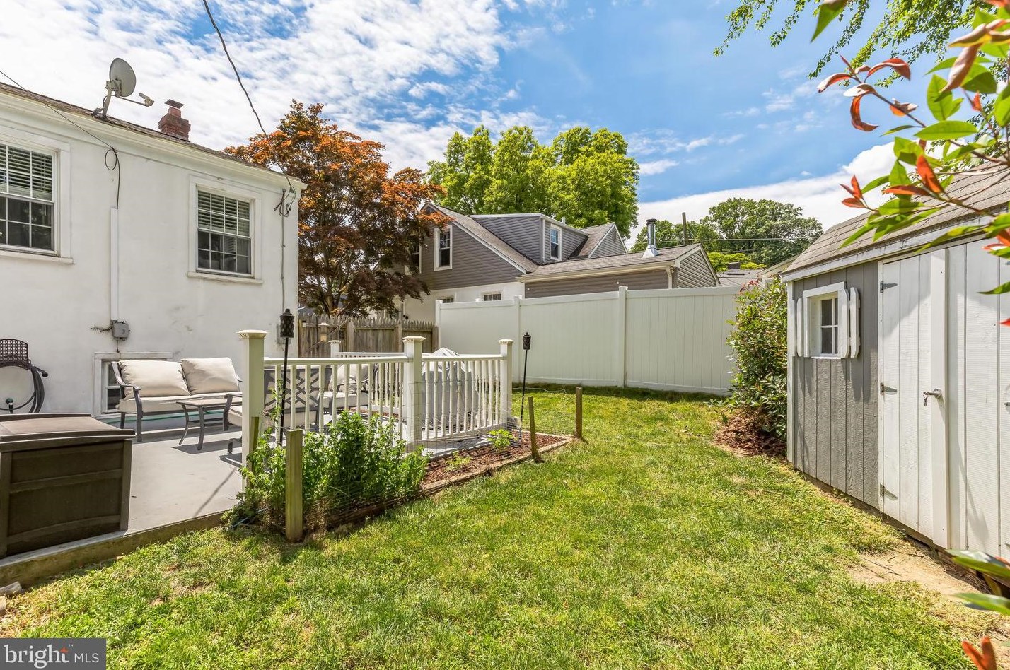 810 Scotia Rd, Philadelphia PA 19128-1231 exterior